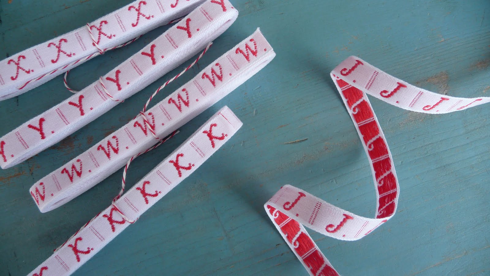 edizioni English alphabet ribbons
