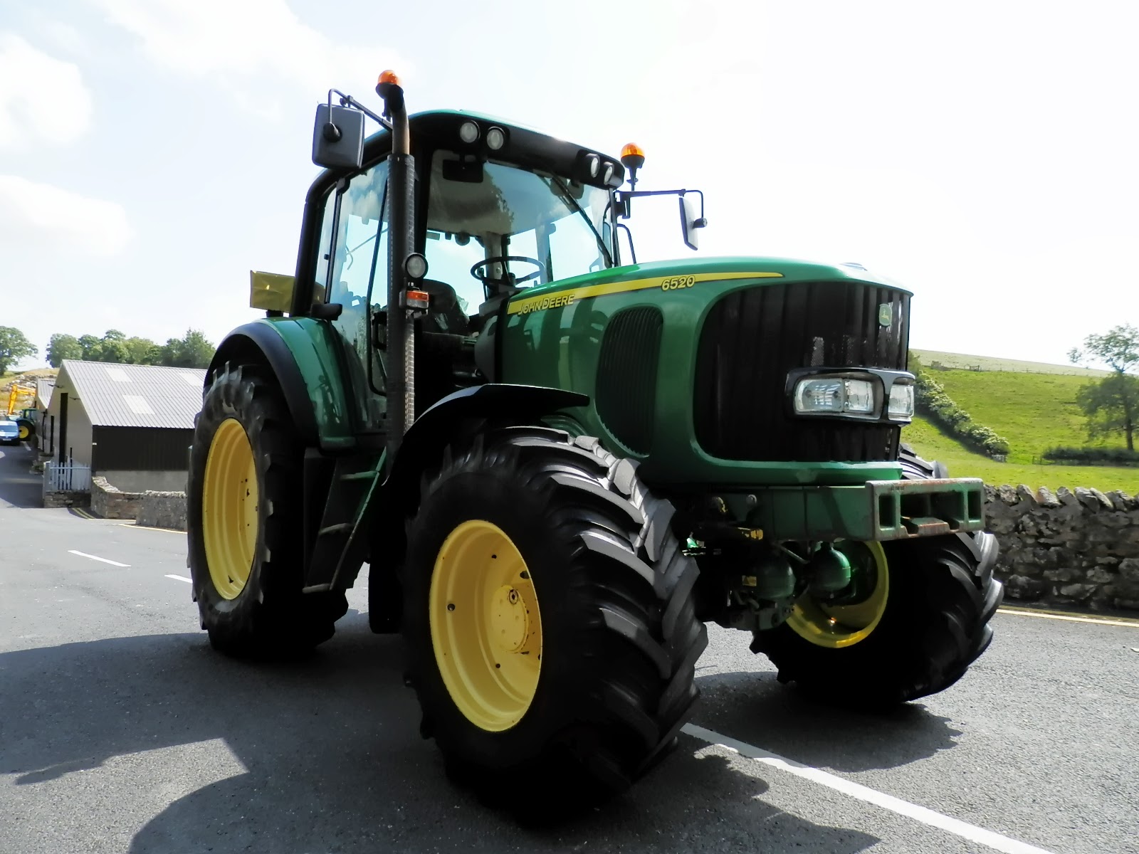 JOHN DEERE 6520 Tractor Second Hand de vanzare
