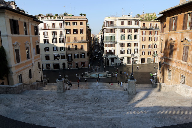 Piazza di Spagna,Rome, Voyage, Tridente,  Trinité-des-Monts, blog, paysage, Barcaccia, fontaine, Roma, piazza, place, palmier, piazza del popolo, vlog, roadtrip, italie