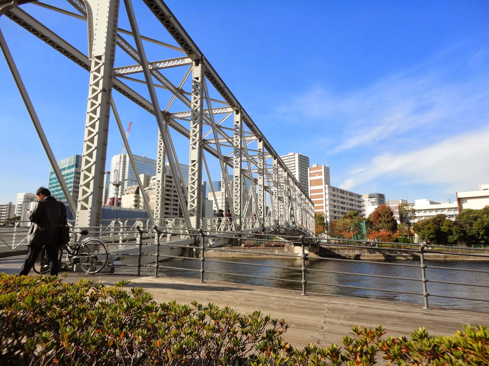 Sapporo Wine Market 河沿いに面したテラス席が素敵なt Y Harbor Brewery