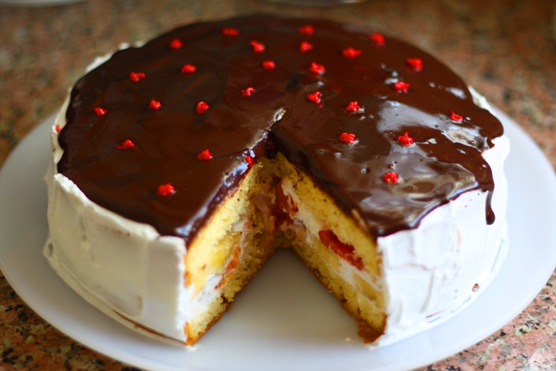 Neşenin Mutfagına Hosgeldiniz&hellip; Meyveli Pasta (Çikolata soslu)