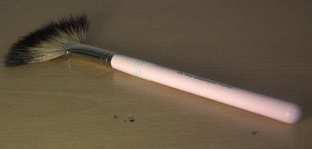 The Vintage Cosmetic Company Fan Tail Brush Reviews