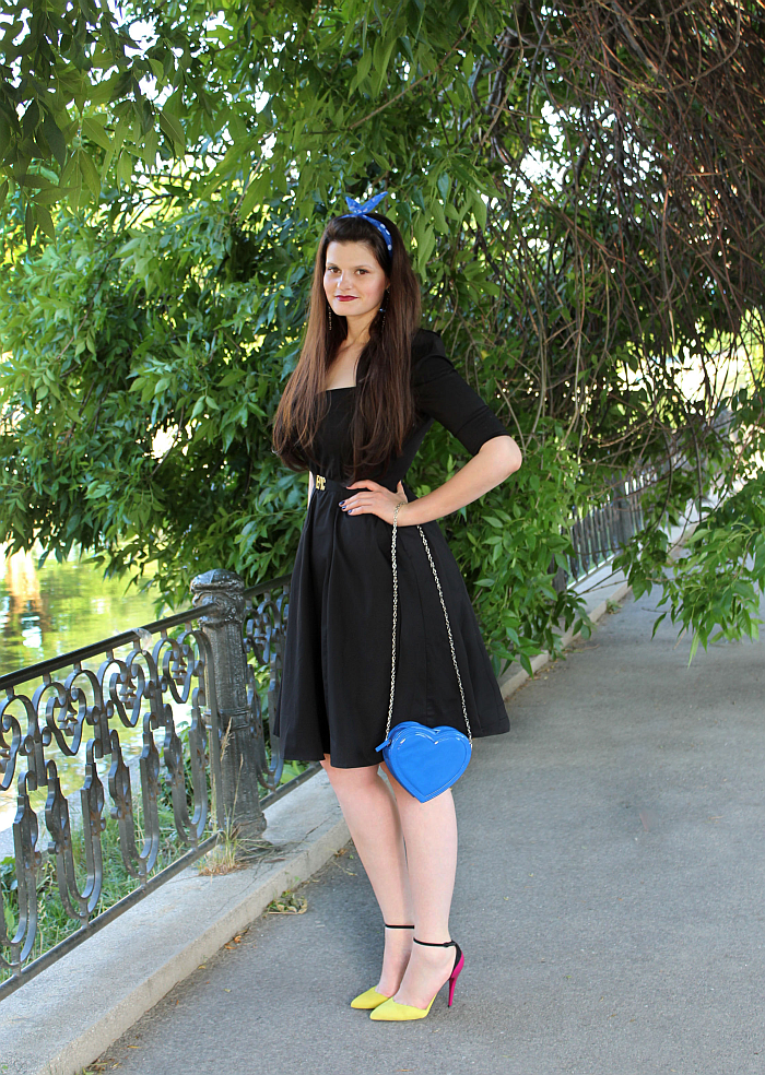 perfect little black dress, sexy little black dresses, pin up look, blue heart purse, stunning vintage style dress, flared skirt