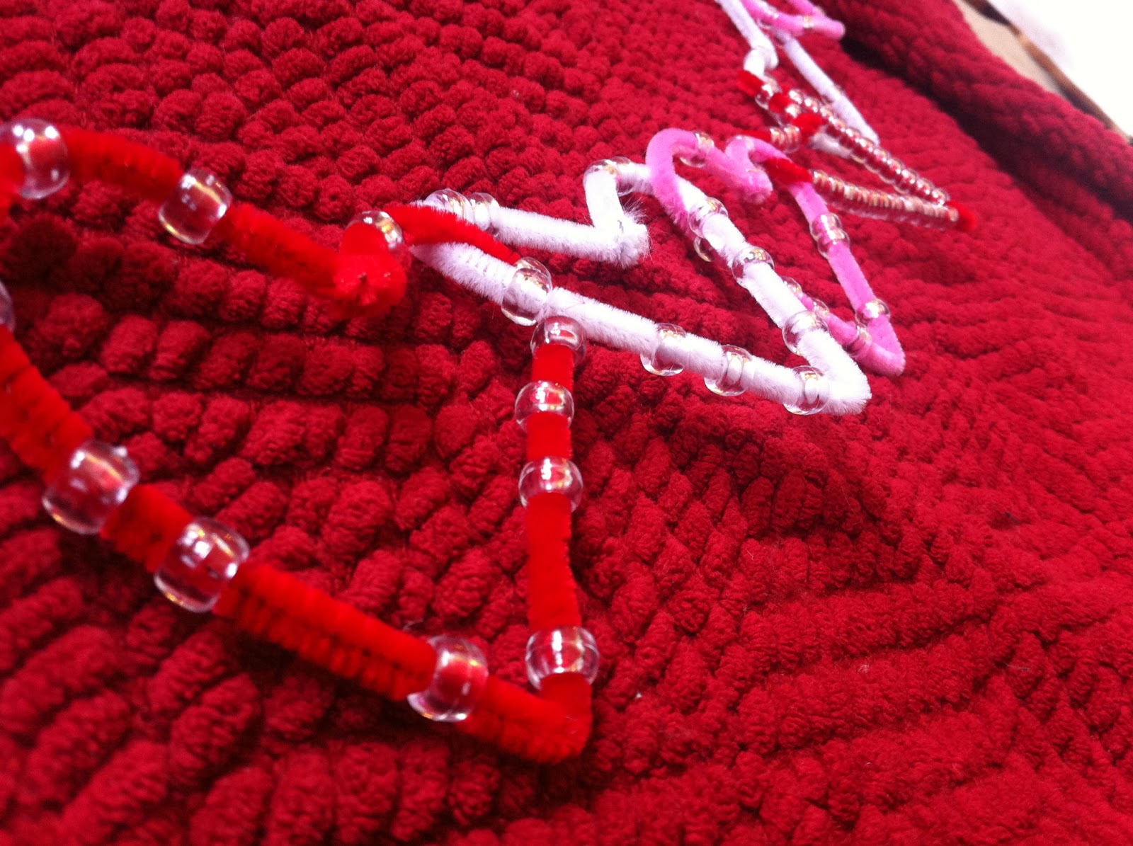 Valentine Heart Garland with Pipe Cleaners and Beads Jinxy Kids