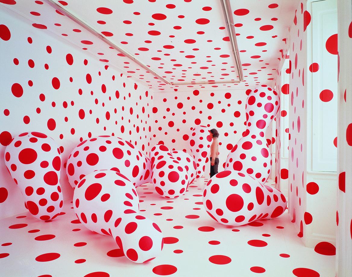 Kusama painting polka dots at the Louis Vuitton flagship store on Fifth  Avenue in New York 