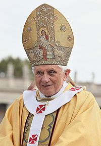 Papa Bento 16 surpreende o mundo ao renunciar alegando fragilidade