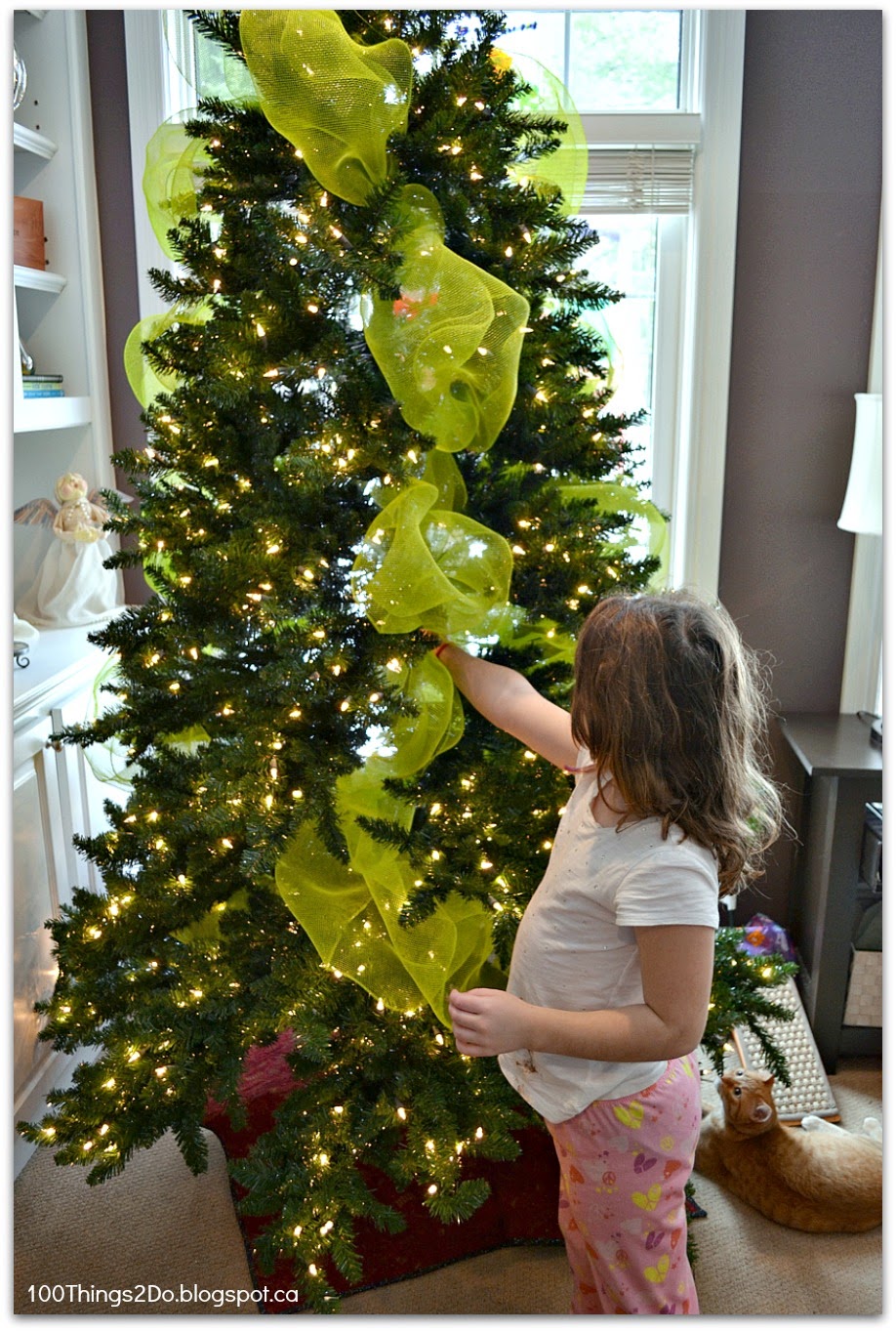 100 Things 2 Do Decorating the Tree