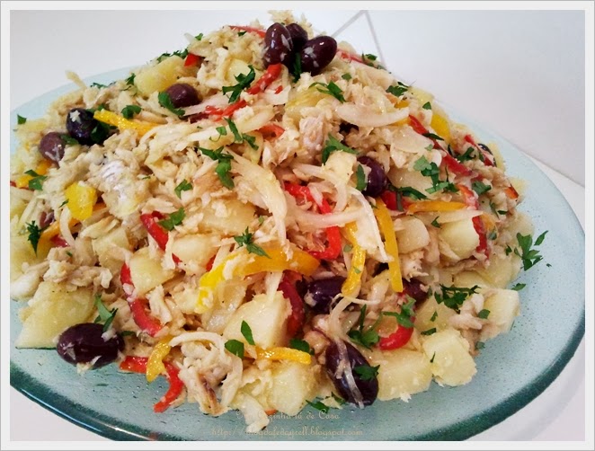 Na cozinha lá de casa Salada de Bacalhau com Batatas