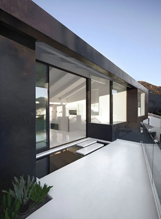 Contemporary Home in Los Angeles