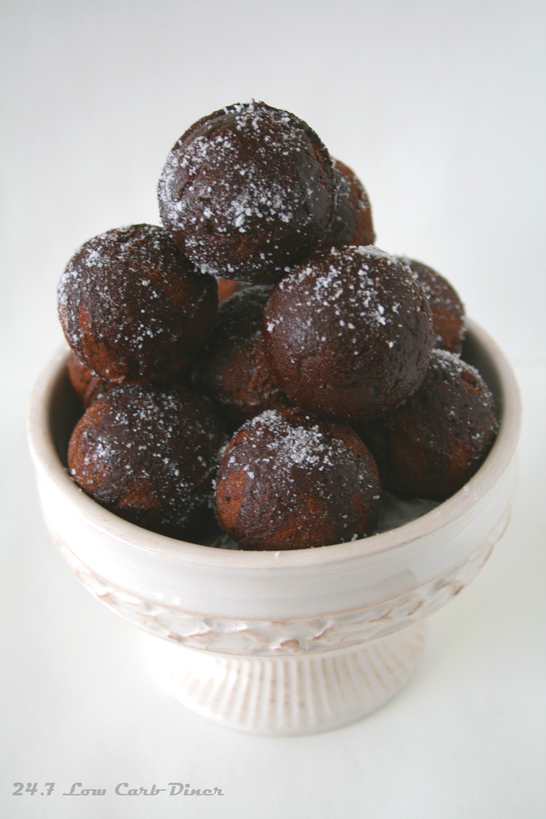 24/7 Low Carb Diner Not So Thin Mint Cake Balls