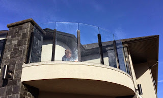 Panorama topless glass railings on curved balcony