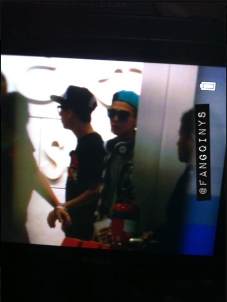 pics - [Pics/vids] Seungri, T.O.P y G-Dragon en el aeropuerto de Changi en Singapur Picture+1