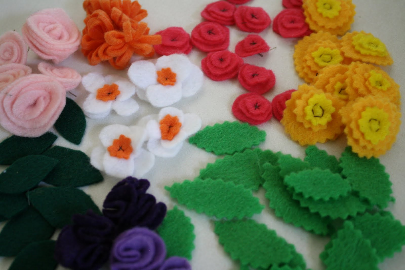 little world Felt Flower Garland Tutorial