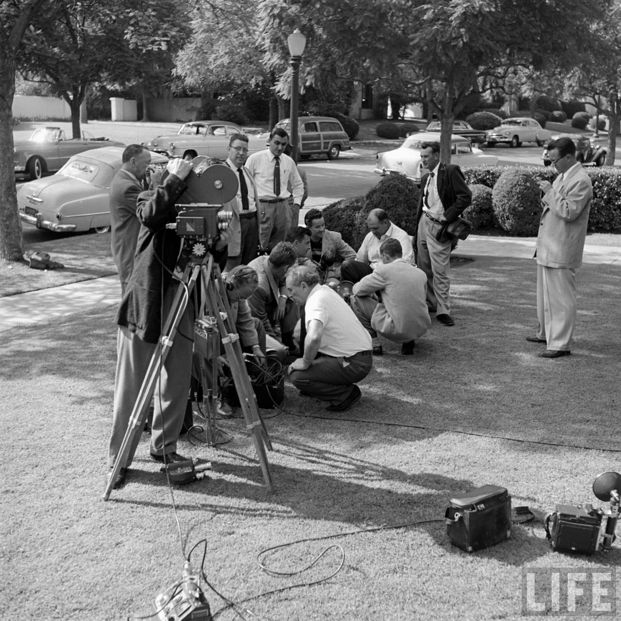 http://1.bp.blogspot.com/-JU-ee3chNWI/UB9Snpb9L_I/AAAAAAAAFqI/c8T3EBOVkKw/s1600/MarilynMonroe-PressConference-4.jpg