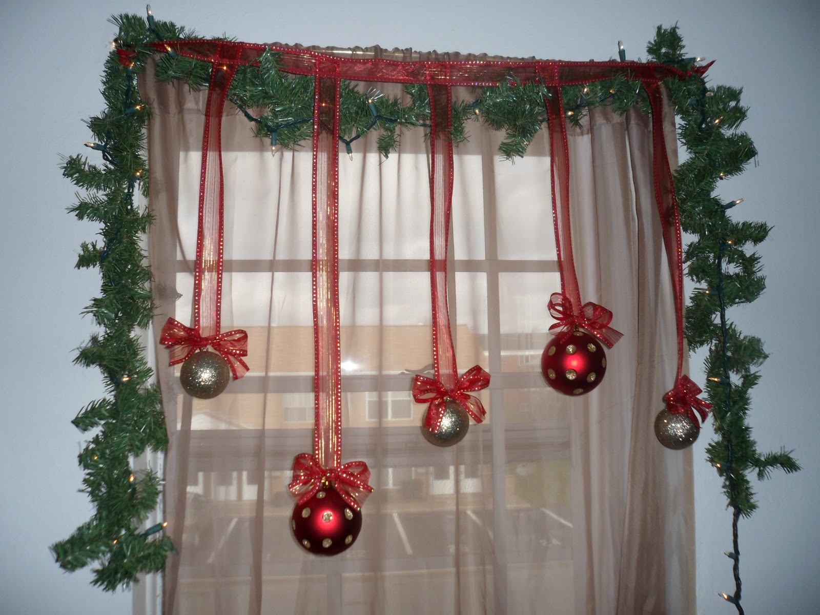 Walking in Faith 12 Projects of Christmas Window Decoration