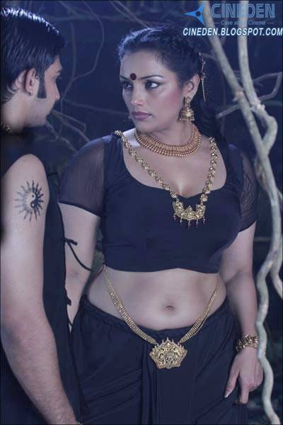 Shweta Menon and Sreejith in Rathinirvedam (2011) Malayalam Movie Sexy Hot Stills