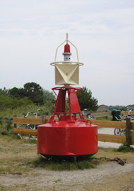 Bouée de marquage latéral. Schiermonnikoog (Pays-Bas)