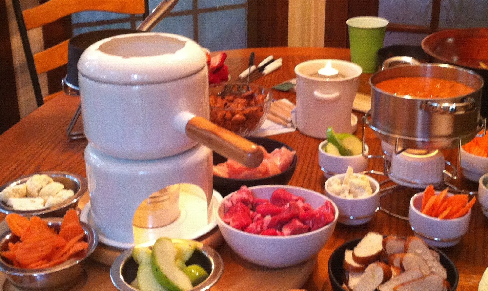 What are some fondue recipes using cheese?
