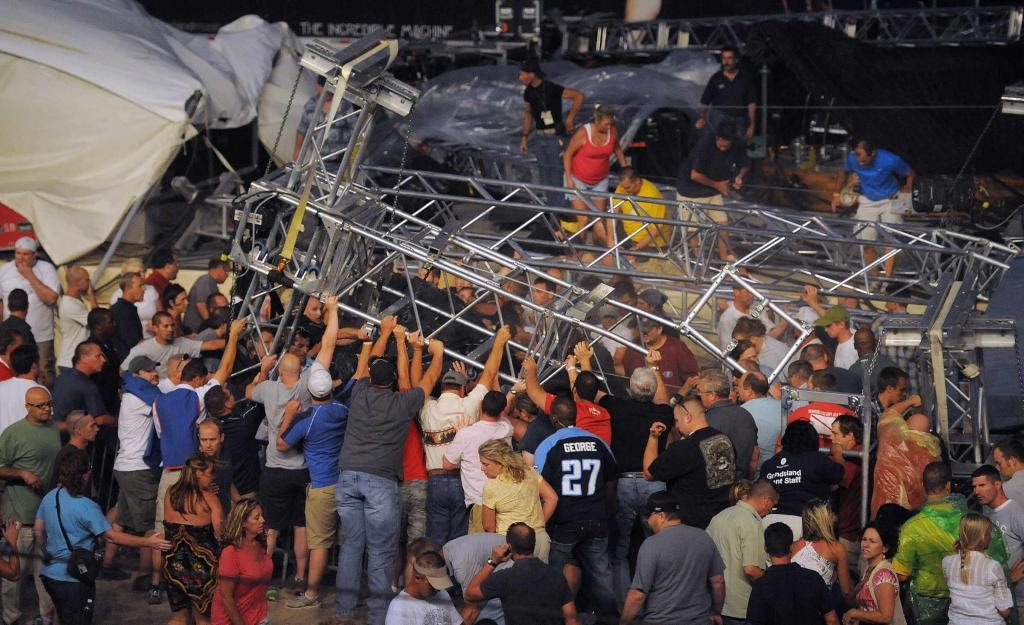 News, Photos Sugarland stage collapse photo pic Indiana concert storm