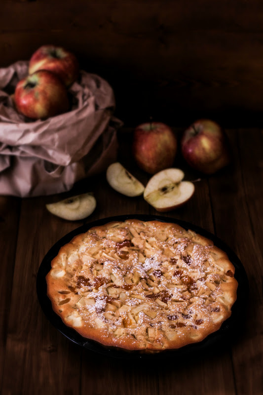 Mela e Cannella Apple cake with dried apricots