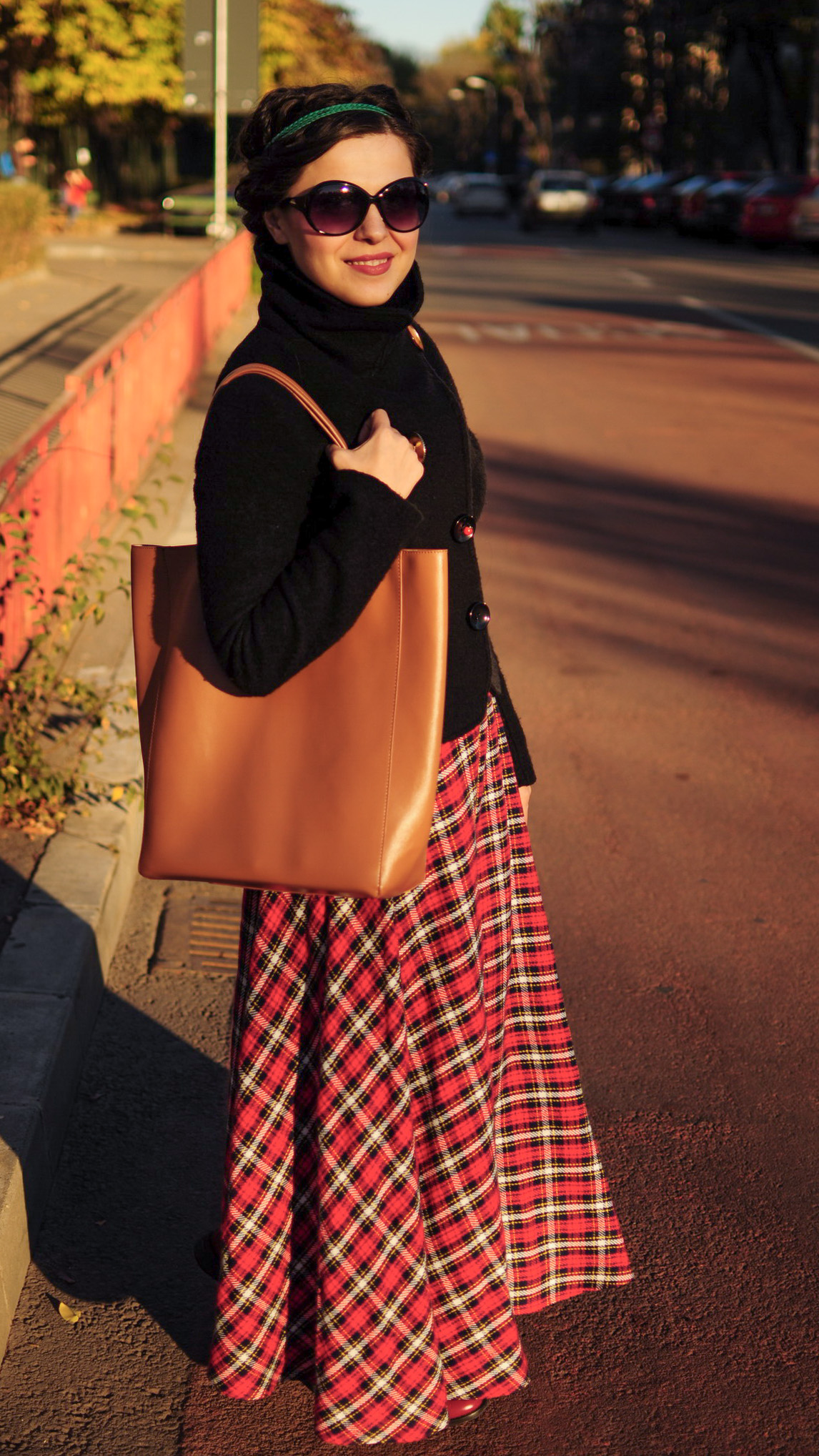 tartan maxi skirt tartan shirt green burgundy maxi bag autumn fall leaves scenery