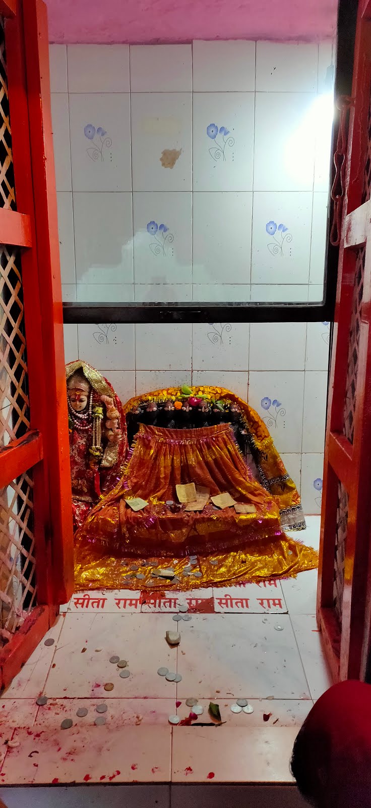 माँ जानकी जी द्वारा स्थापित नवदेवी मन्दिर