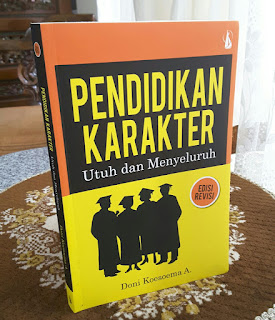 Pendidikan Karakter Utuh dan Menyeluruh   ( Kanisius, 2013)