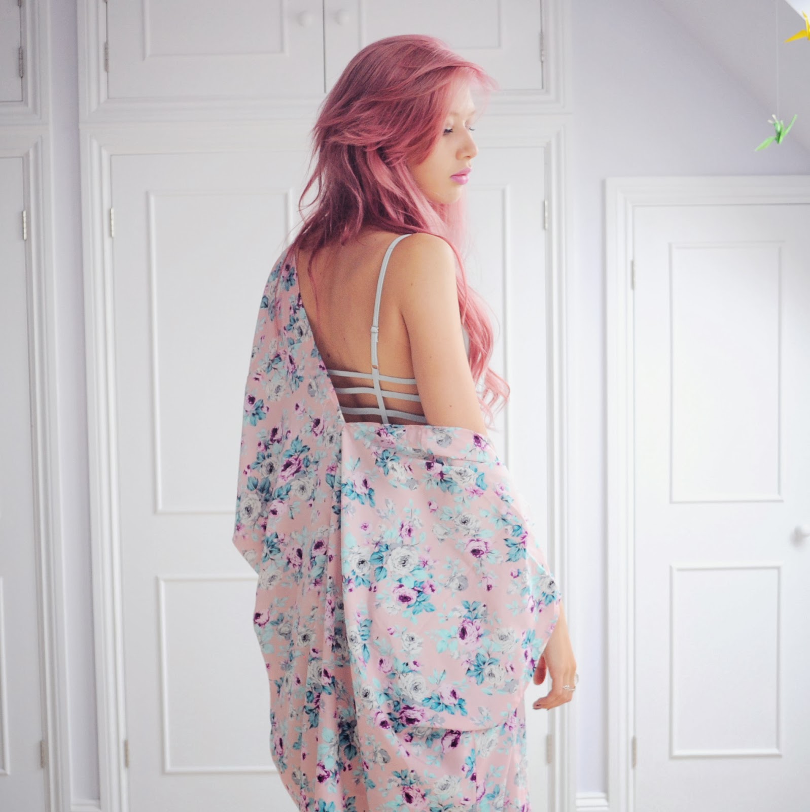 TOOTHPASTE KISSES Amy Valentine