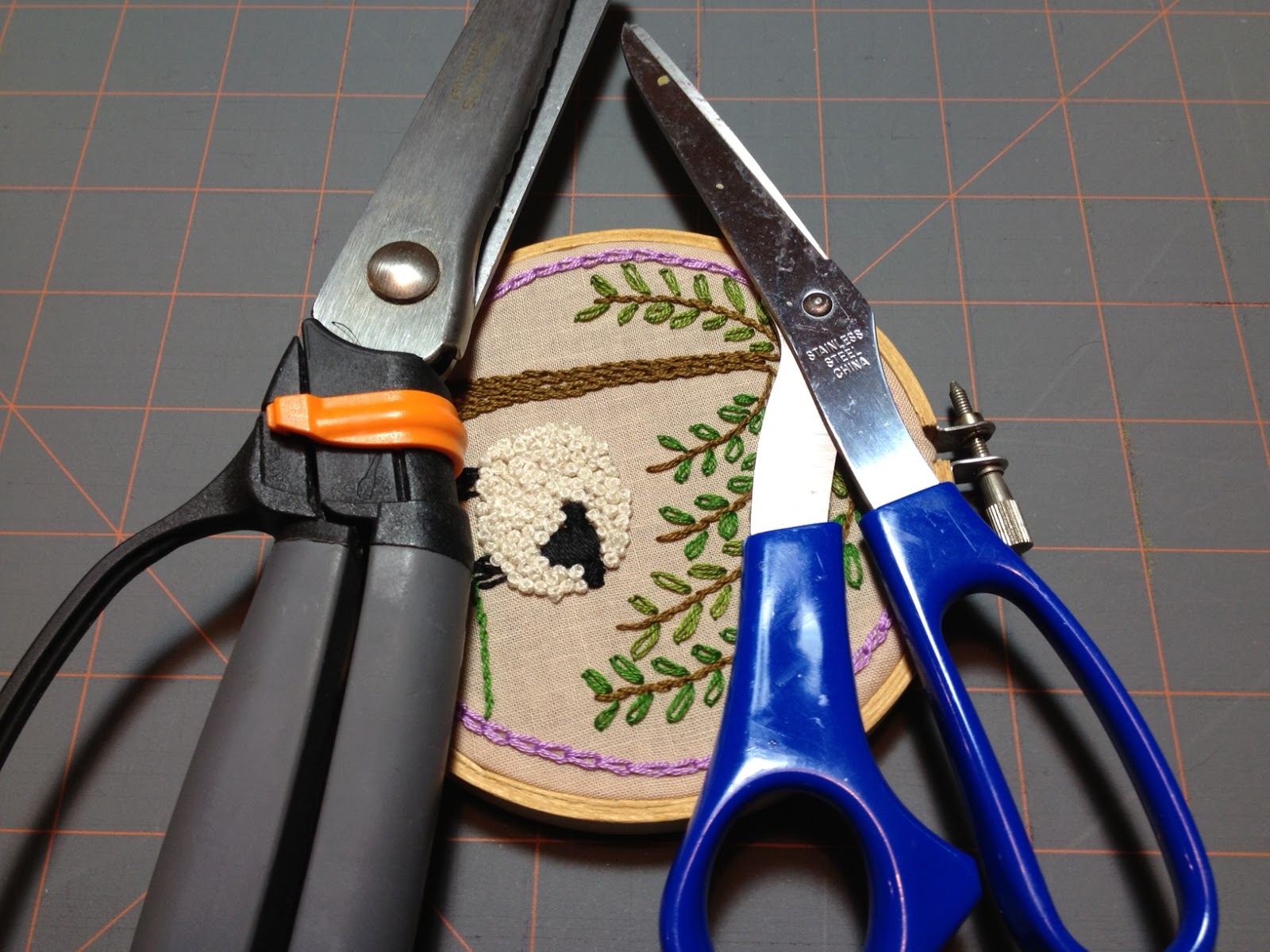 MooshieStitch How to Finish Back of Embroidery Hoop