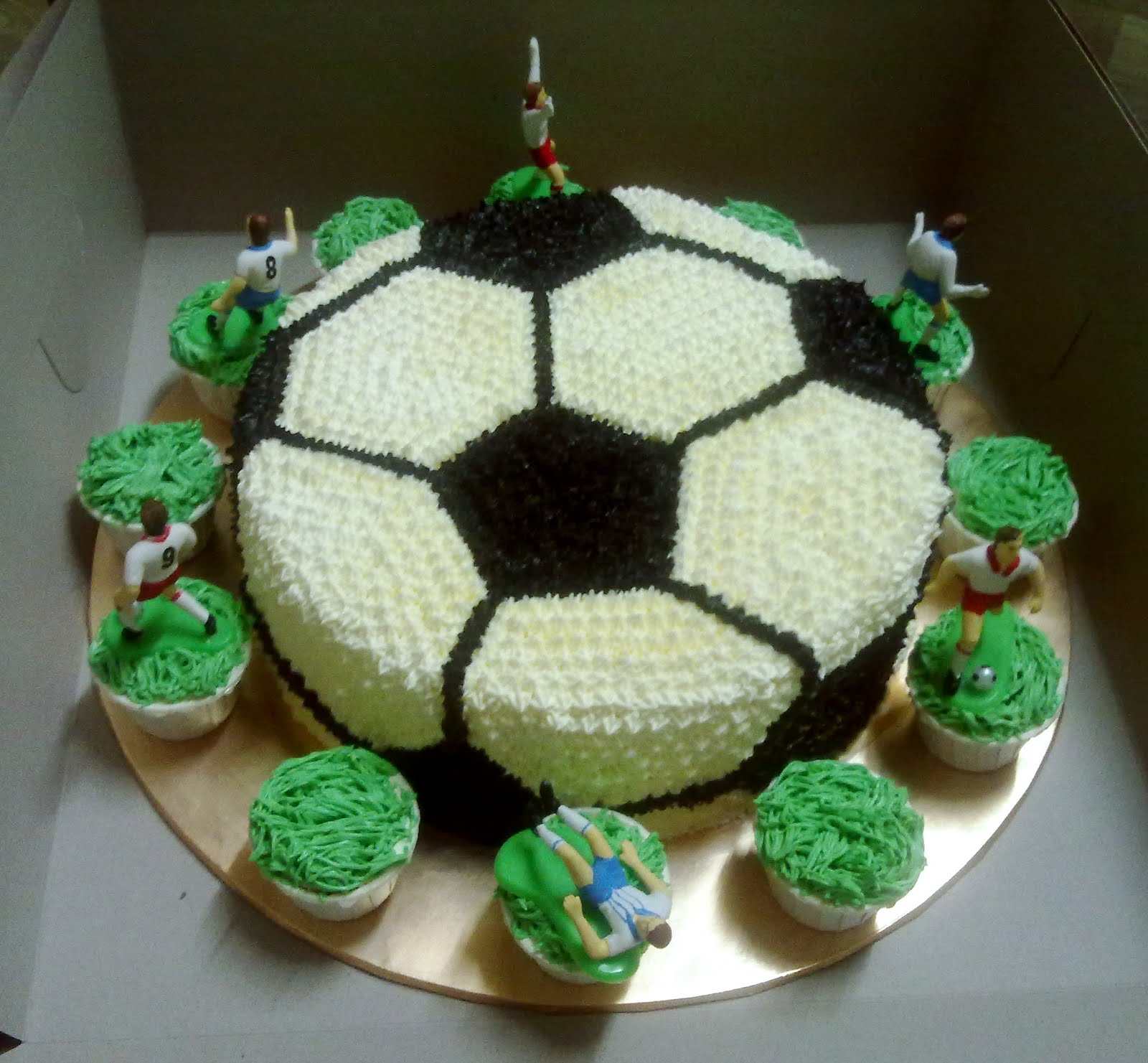 sOcCEr CaKeS ;) | MY CUP CAKES FANTASY