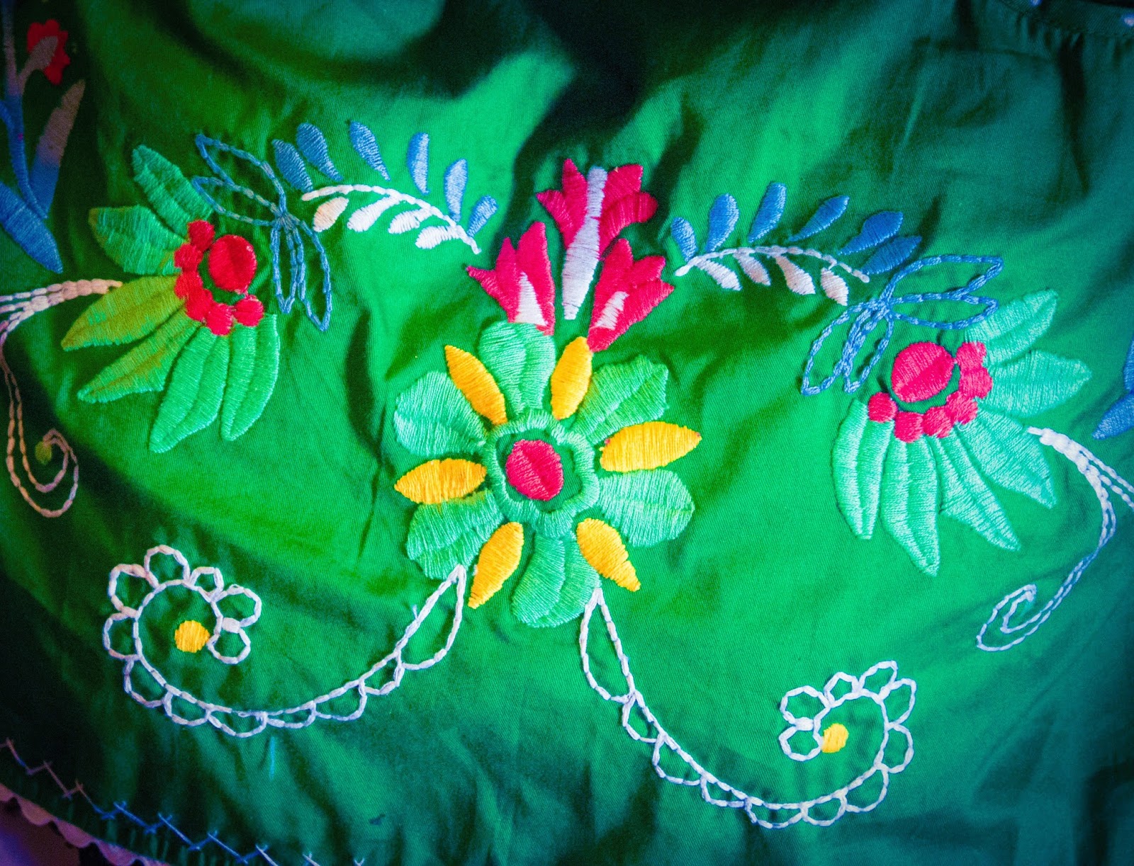 green apron floral embroidery