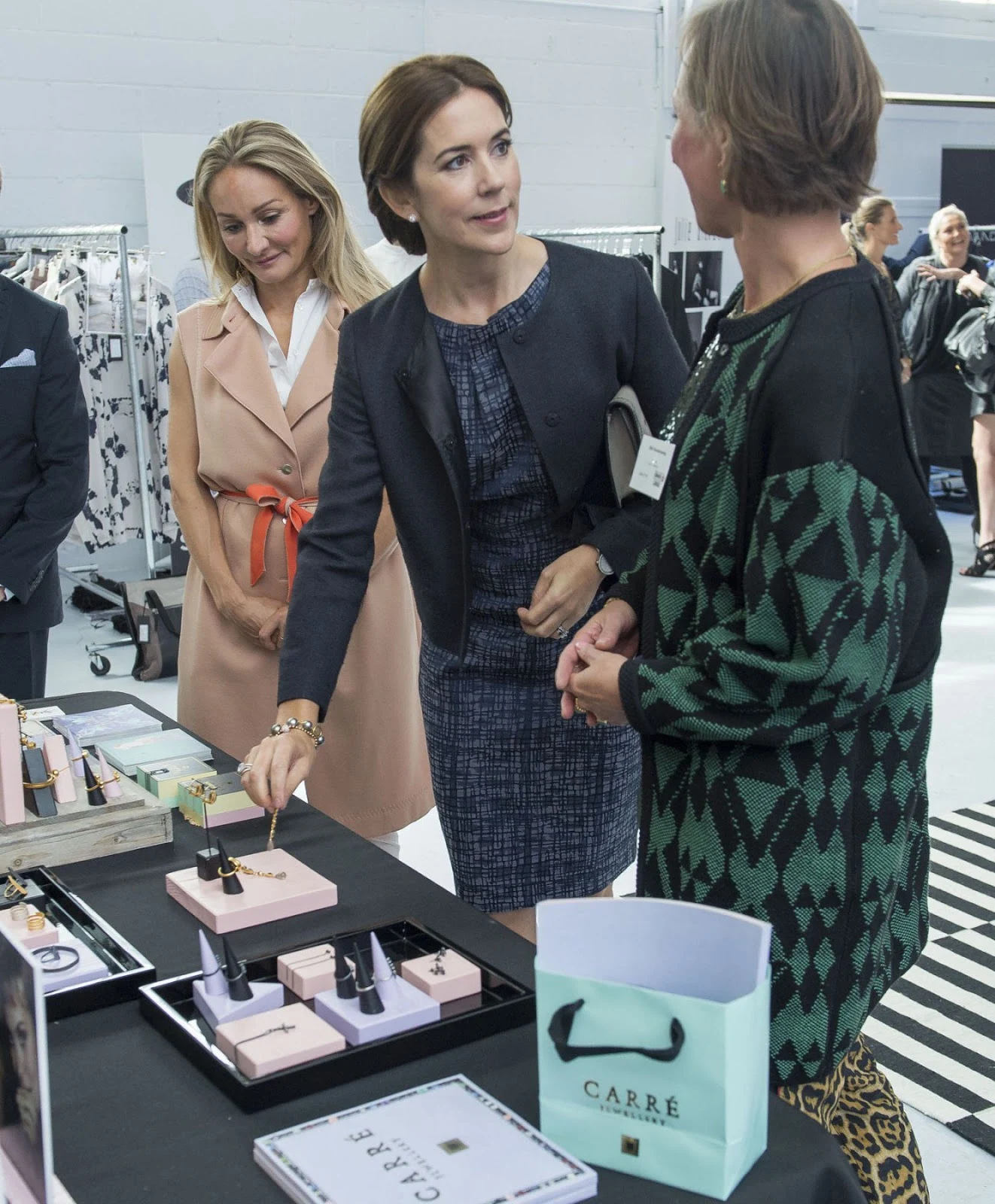 Their royal guest, who went alone to the showroom, shared her favourite designers’ enthusiasm as she browsed through the many colourful dresses and shiny jewellery.  
