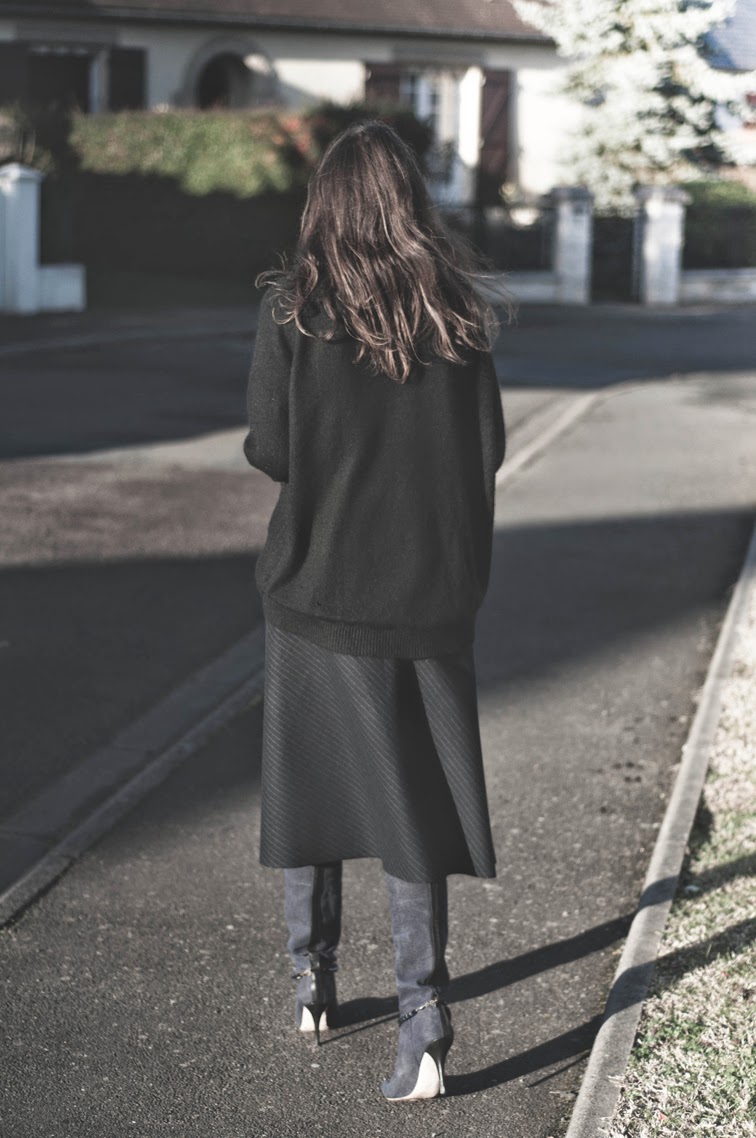 Labériane from The Blab, street style, outfit post, Isabel Marant boots, pinstripe midi skirt Labériane from The Blab, street style, outfit post, Isabel Marant boots, pinstripe midi skirt