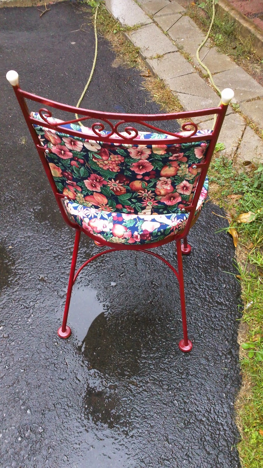 Drops of Jupiter Recovering of the Patio chairs in new fabric.