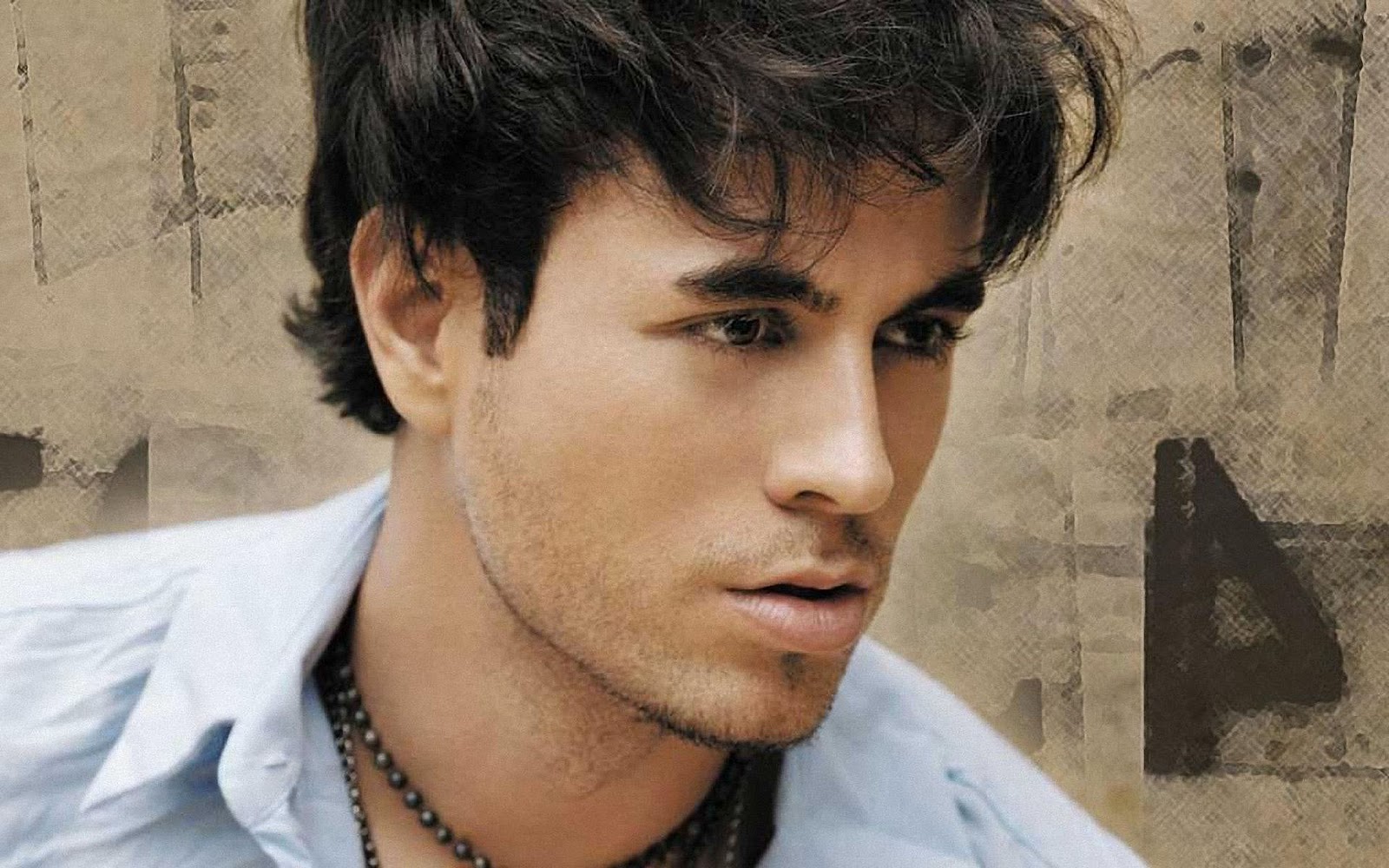 http://1.bp.blogspot.com/-JnXqhFlJFGo/TuXG56Eh-qI/AAAAAAAAAnI/UbrJti5pjY4/s1600/Enrique-Iglesias-pictures-desktop-Wallpapers-HD-photo-images-10.jpg