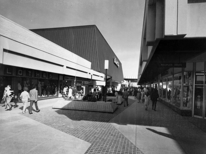 Warren g. harding elementary in st. catharines : a christmas story Landmark Center mallway 1965_Amy Bertsch.jpg (JPEG Image, 845 × 632