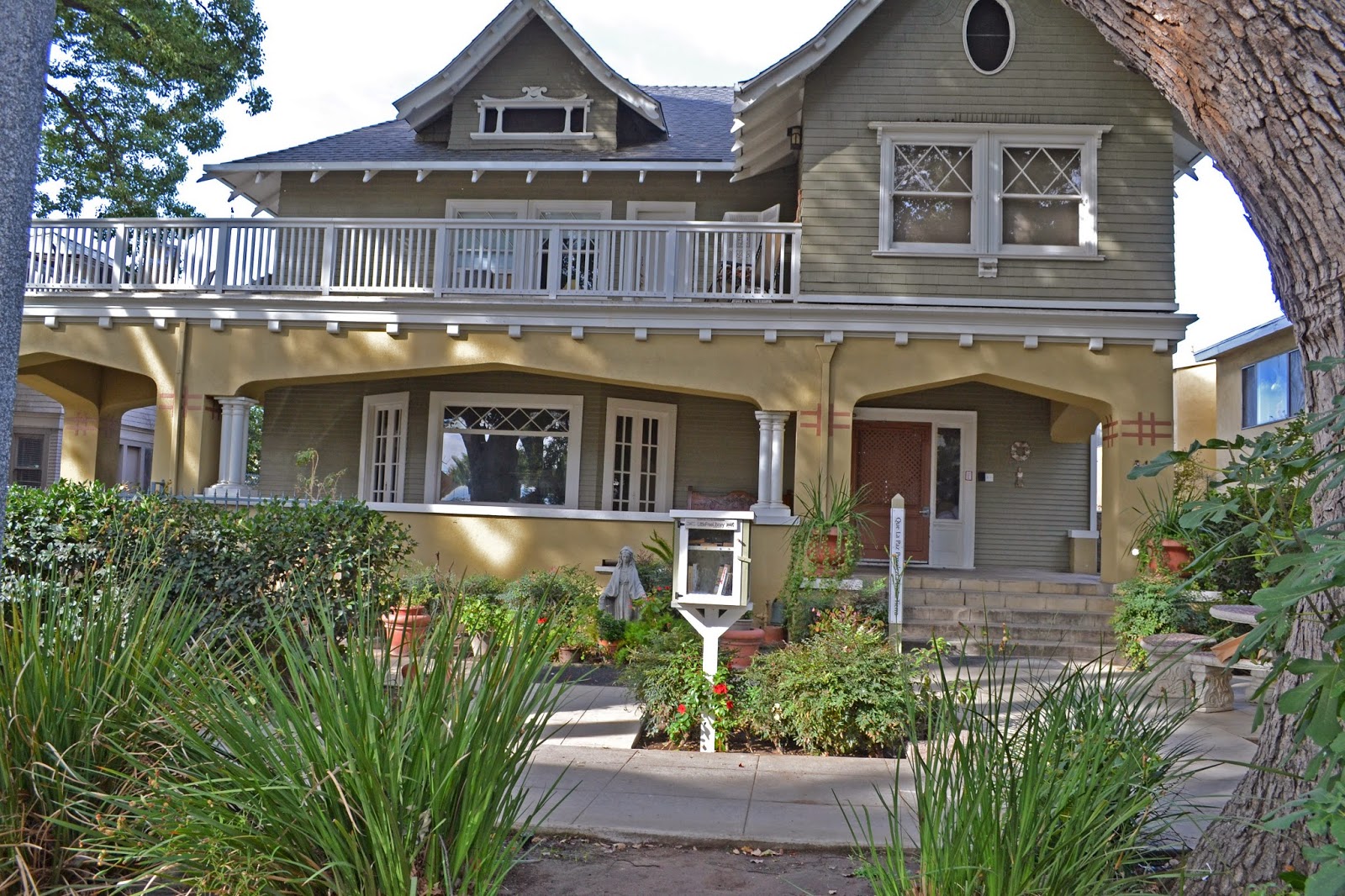 My Painted Garden Spring at Isaiah House The Joyful House