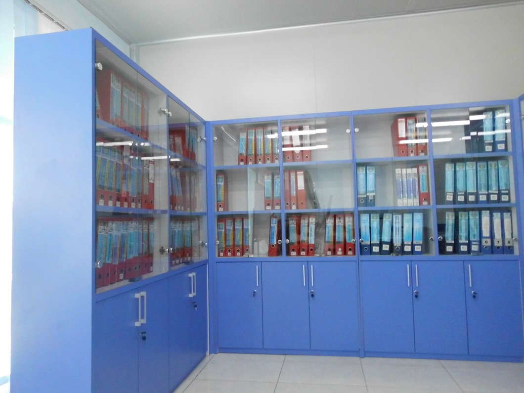 Lemari Arsip Dokumen Kantor Besar Dengan Pintu Kaca | Semarang