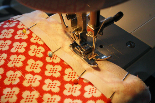 Hot water bottle cover tutorial - sewing bias tape Hot water bottle cover tutorial - sewing bias tape