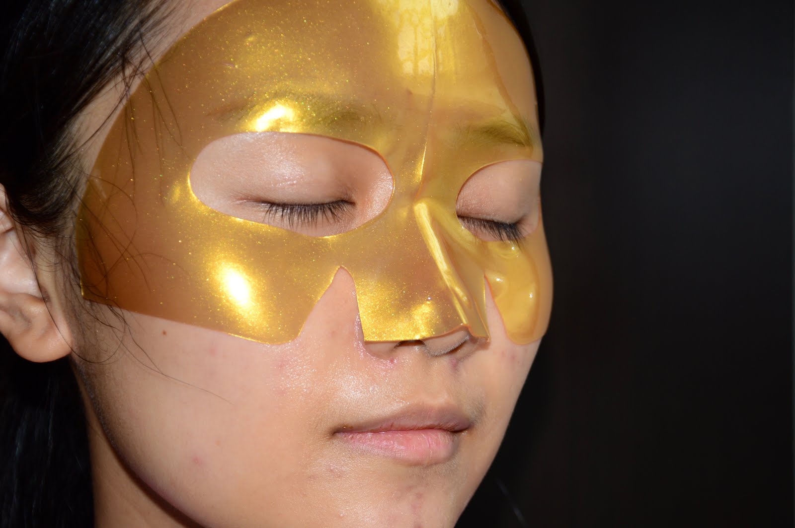 Download Review Id Az Derm Dernastic Golden Fit Mask Real Gold PSD Mockup Templates