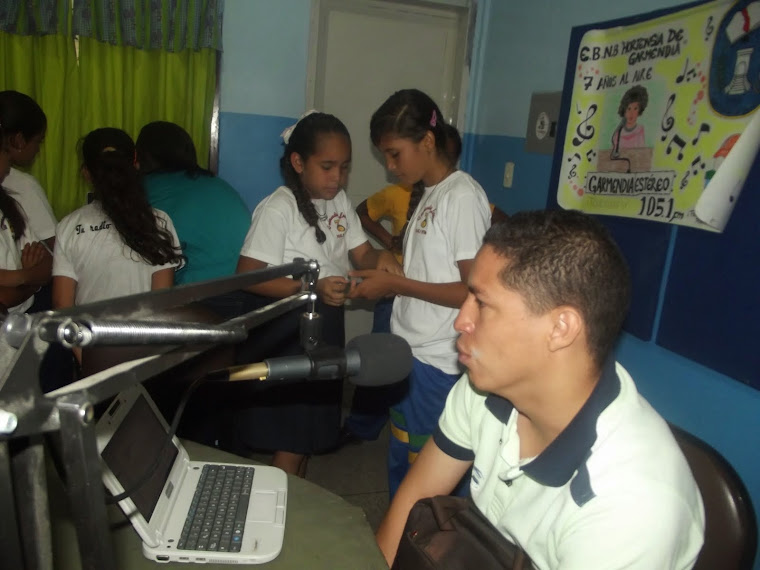 GRACIAS A LAS ESCUELAS QUE PARTICIPAN CON SUS PROGRAMAS EN LA RADIO