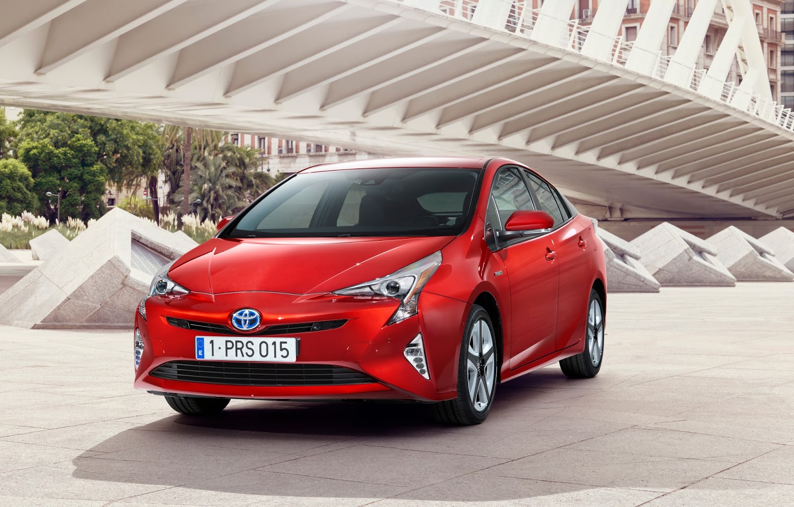 Toyota unveils Prius hybrid with 10 better fuel efficiency [VIDEO