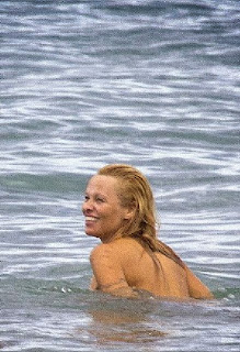 Pamela Anderson Red Bikini France