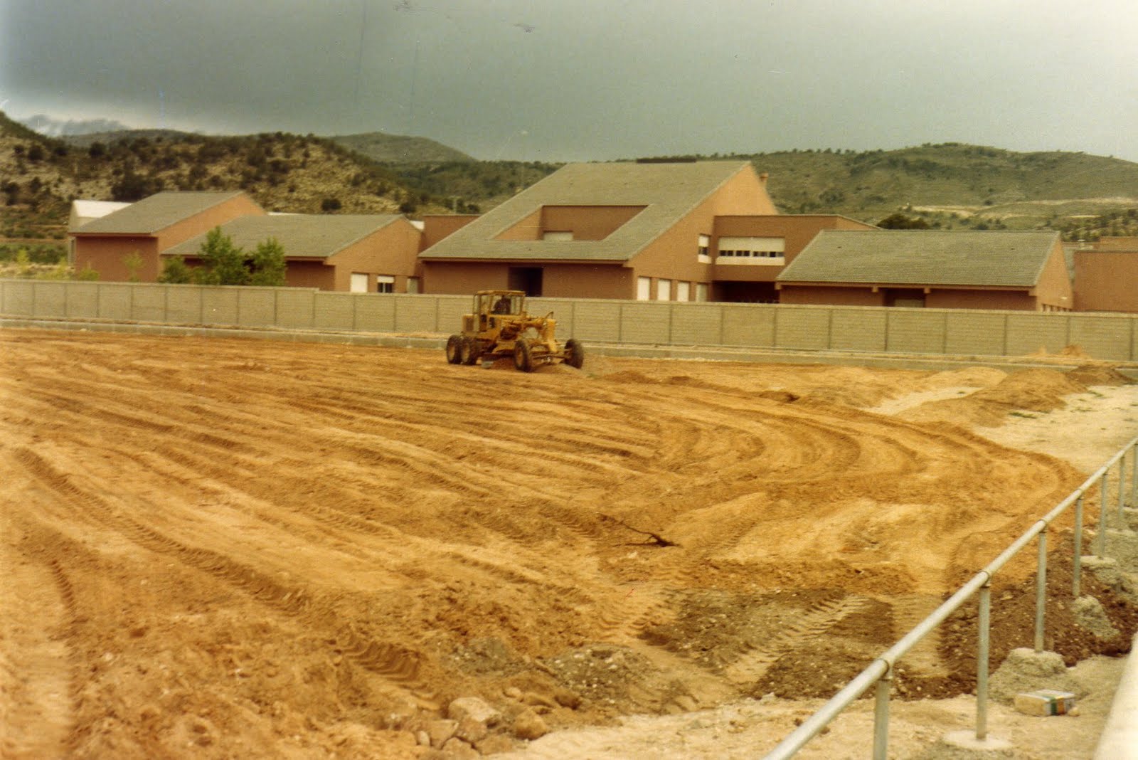 FOTOS PREANTIGUAS DE IBI: CONSTRUCCION NUEVO CAMPO DE FUTBOL 1983