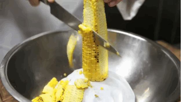 CUTTING CORN KERNELS WITHOUT A MESS