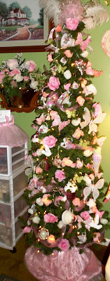 A DEBBIE-DABBLE CHRISTMAS: Christmas in July Celebration Features and