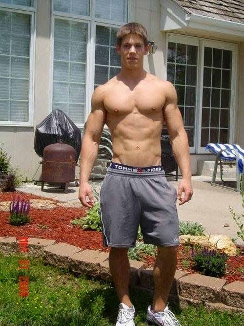 Nude Guy Selfies: May 2014