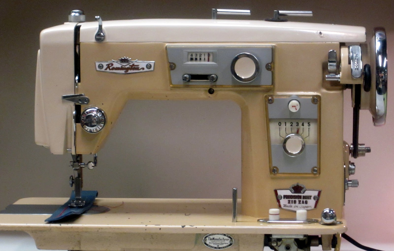 MI Vintage Sewing Machines Remington Zig Zag (1960's)