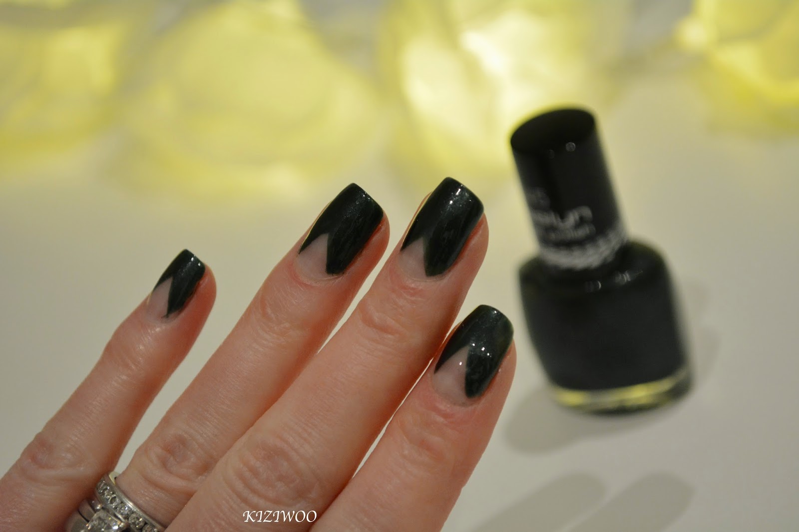 'Negative Space' Nails | KIZIWOO