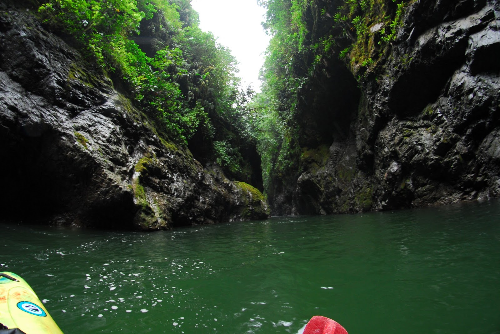 CLASS IV PARADISE, WHITEWATER KAYAKING IN EQUATOR, ECUADOR KAYAK HOSTEL